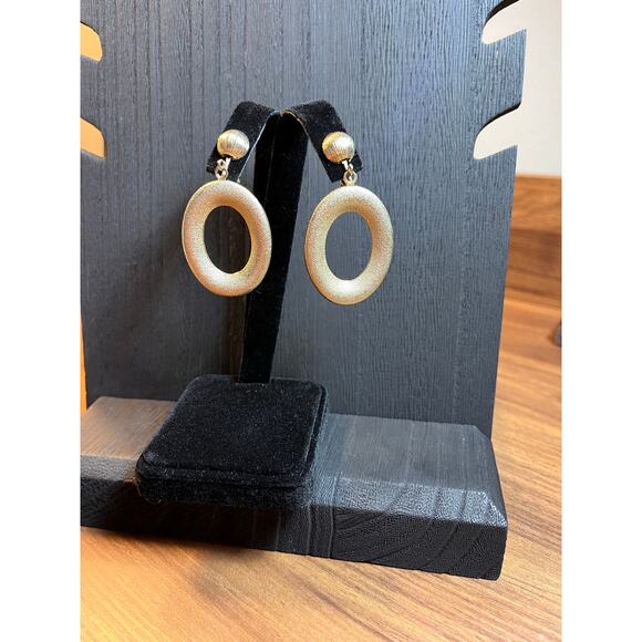 Signed Coro Vintage Gold Tone Oval Dangle Clip-On Earrings Retro Statement - Picture 2 of 5